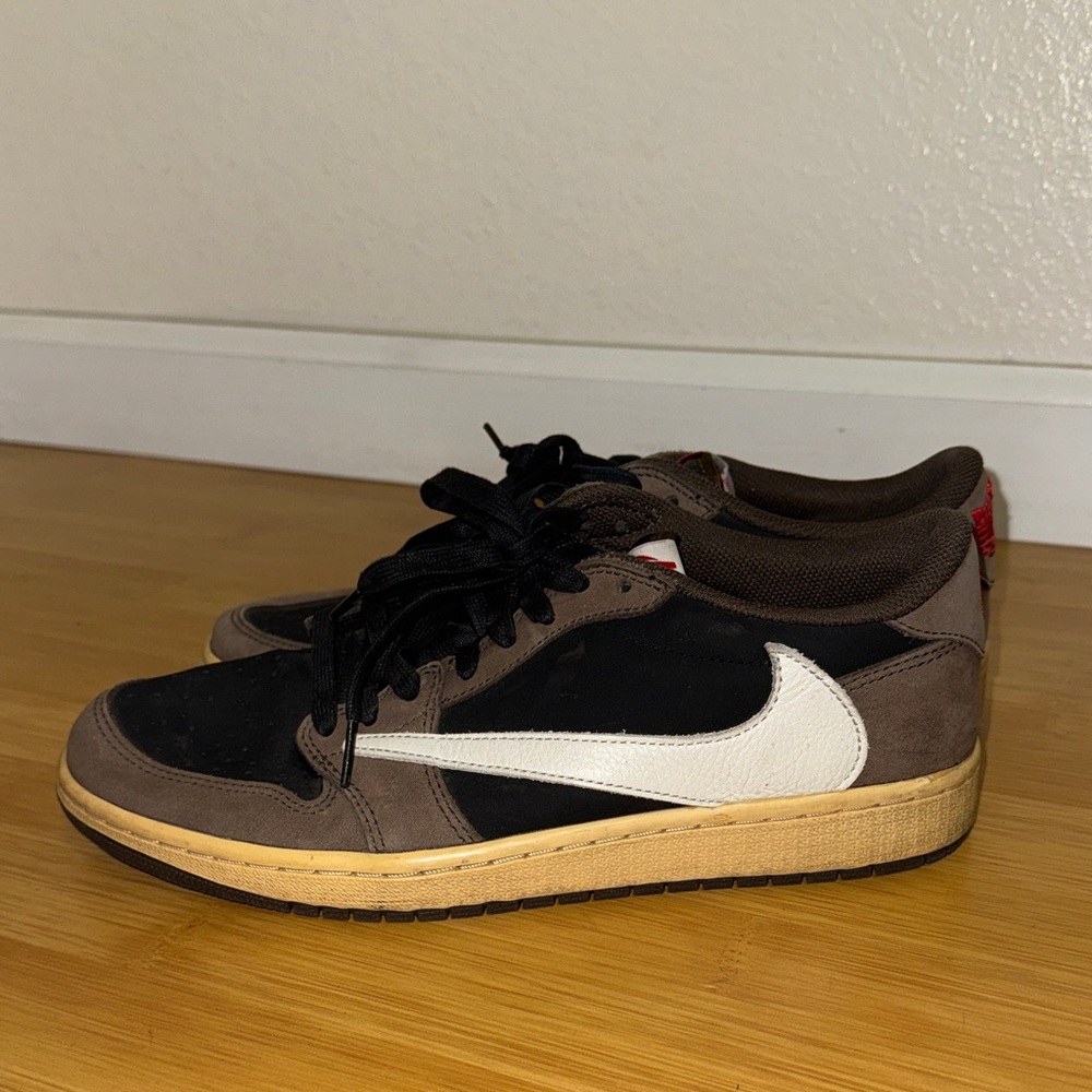 Nike Men's Black, Brown, and White Sneakers